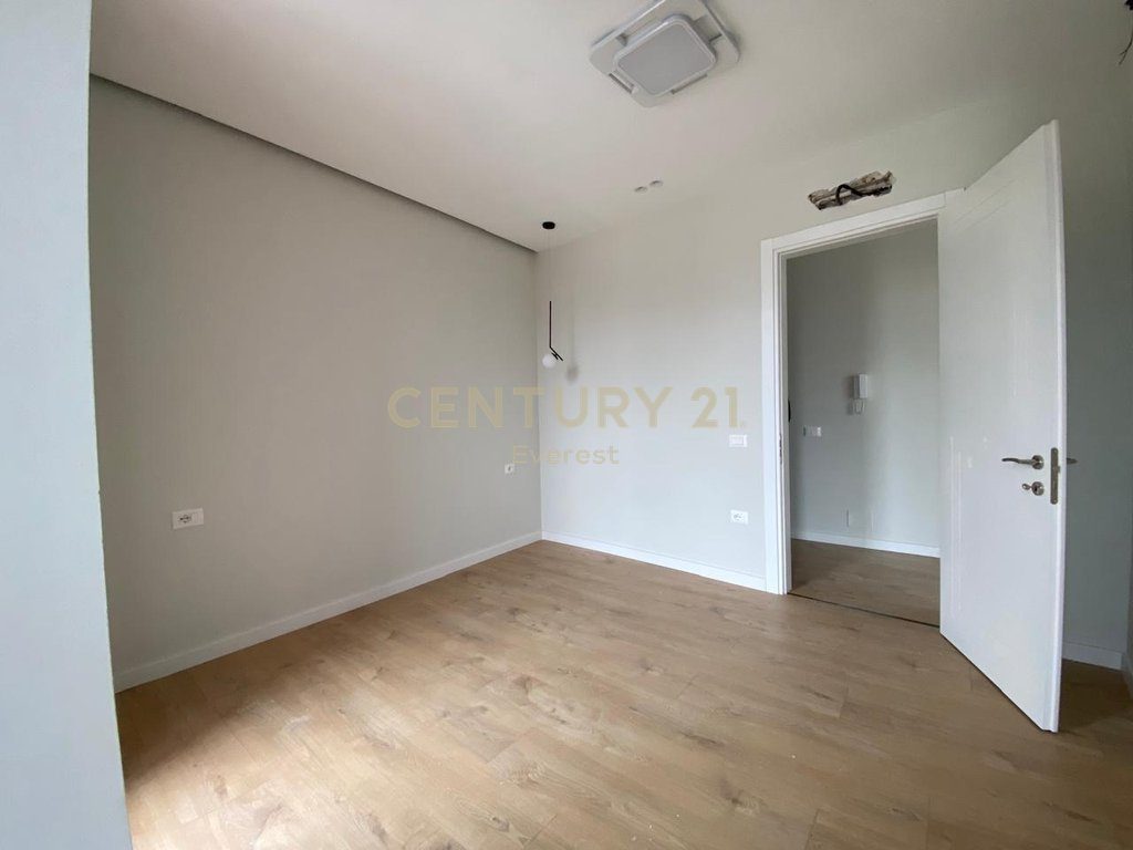 RRUGA SIRI KODRA, APARTAMENT 1+1 ME QIRA