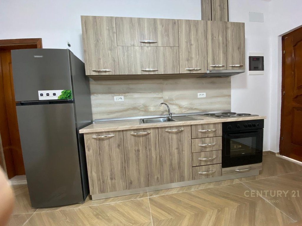 ME QIRA APARTAMENT 1+1 + PARKING NE SAUK TE VJETER