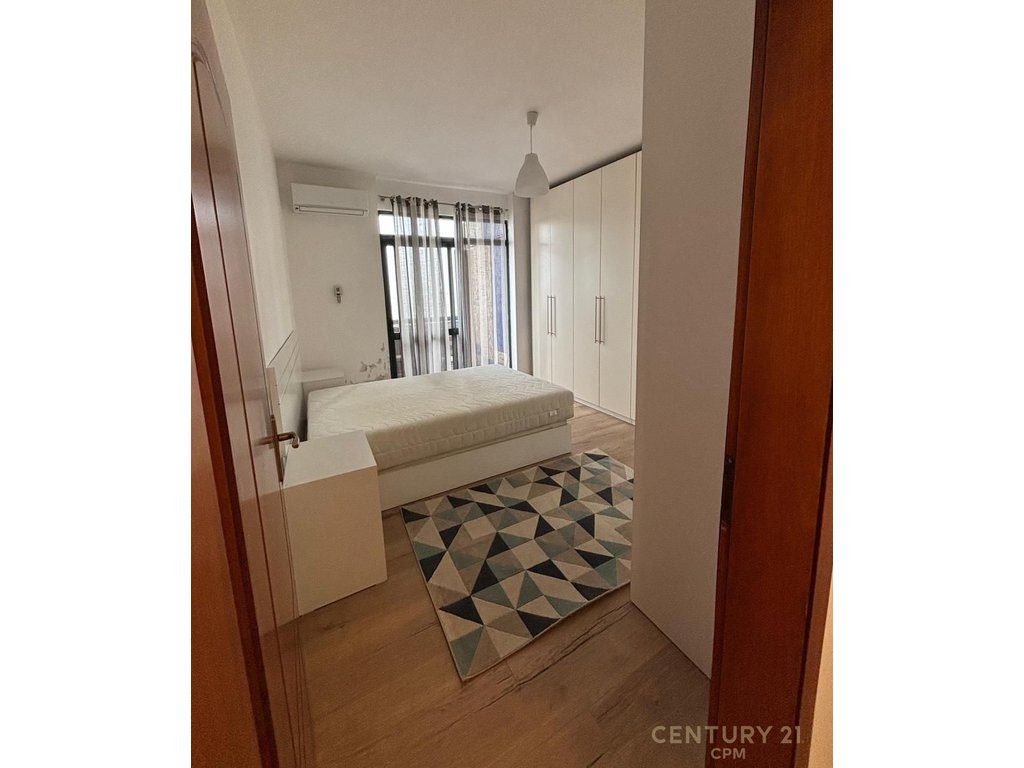 JEPET PER QIRA APARTAMENT 3+1+2 TEK 21 DHJETORI!