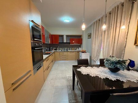 SHITET APARTAMENT 3+1+2 PRANE MATERNITETIT TE NE NE BULEVARDIN BAJRAM CURRI