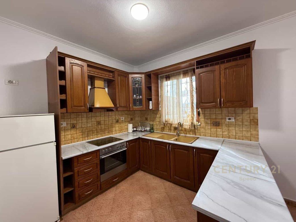 Jepet me qira apartament 2+1+2 në zonën e Pallatit me Shigjeta, pranë Tregut të Ri!