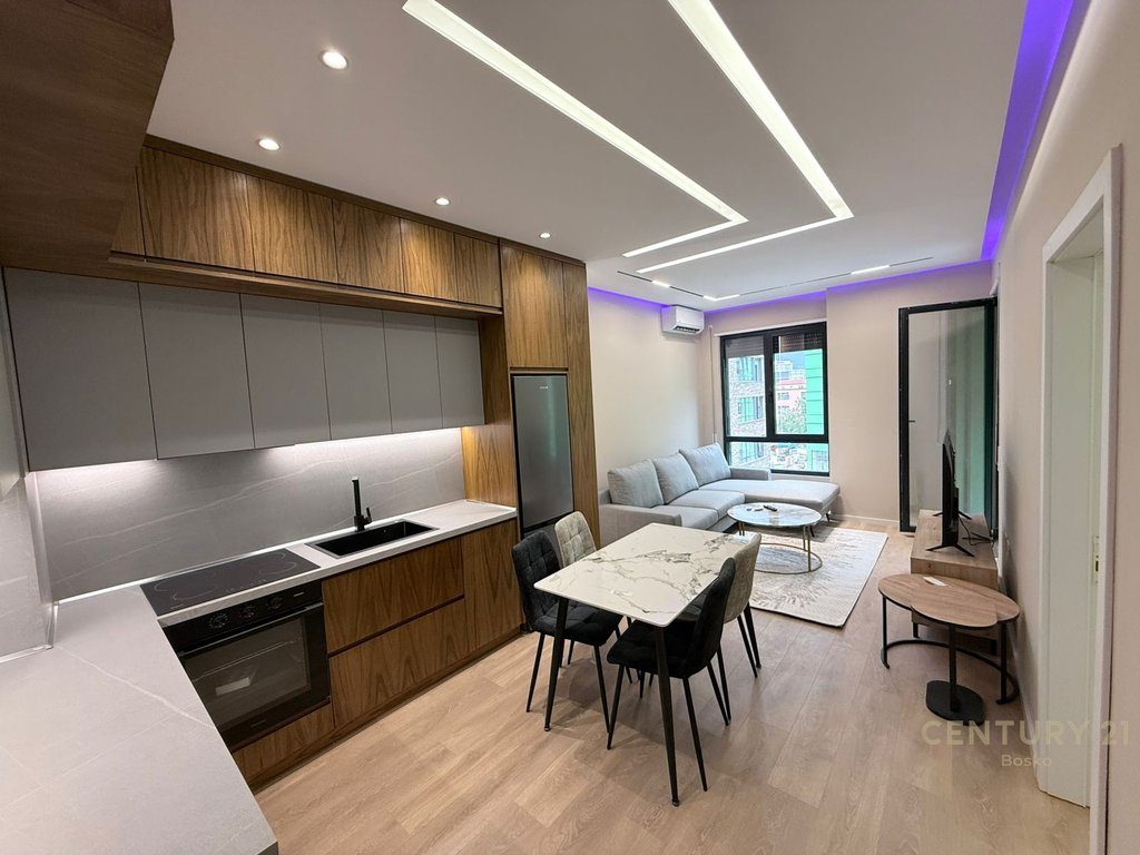 Jepet me qira apartament 1+1 Rruga 5 Maj .