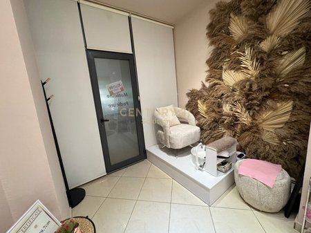 SHITET BIZNES AKTIV  PICERI-KREPERI NË ASTIR BUZË RRUGE AFER RRETHIT