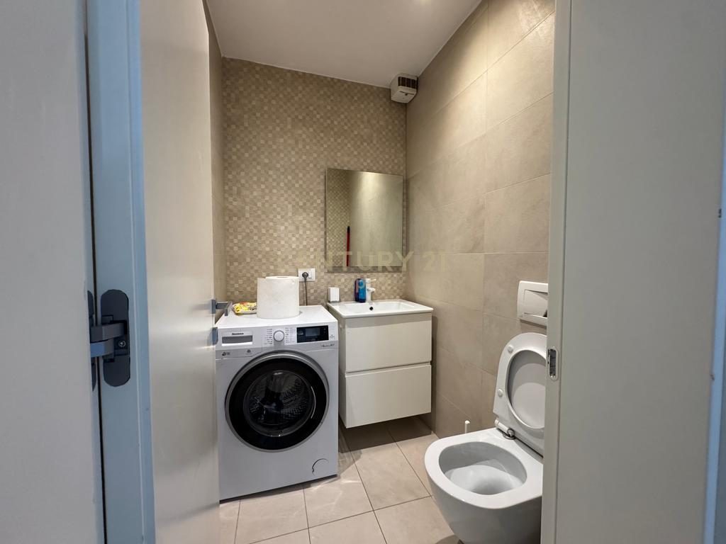 Jepet me qira apartament 2+1+2 pranë Shkollës së Baletit
