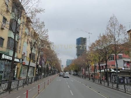 SHITET NJESI SHERBIMI TEK RRUGA E DURRESIT !