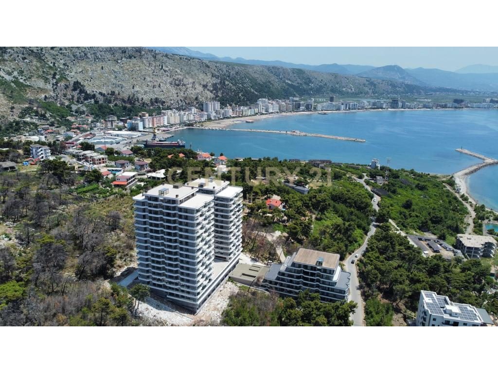 Shitet apartament 3+1+2 me verandë panoramike në Shëngjin