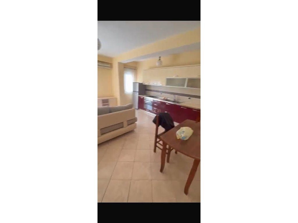 Jepet me qira apartament 1+1  STACIONI TRENIT, Durres