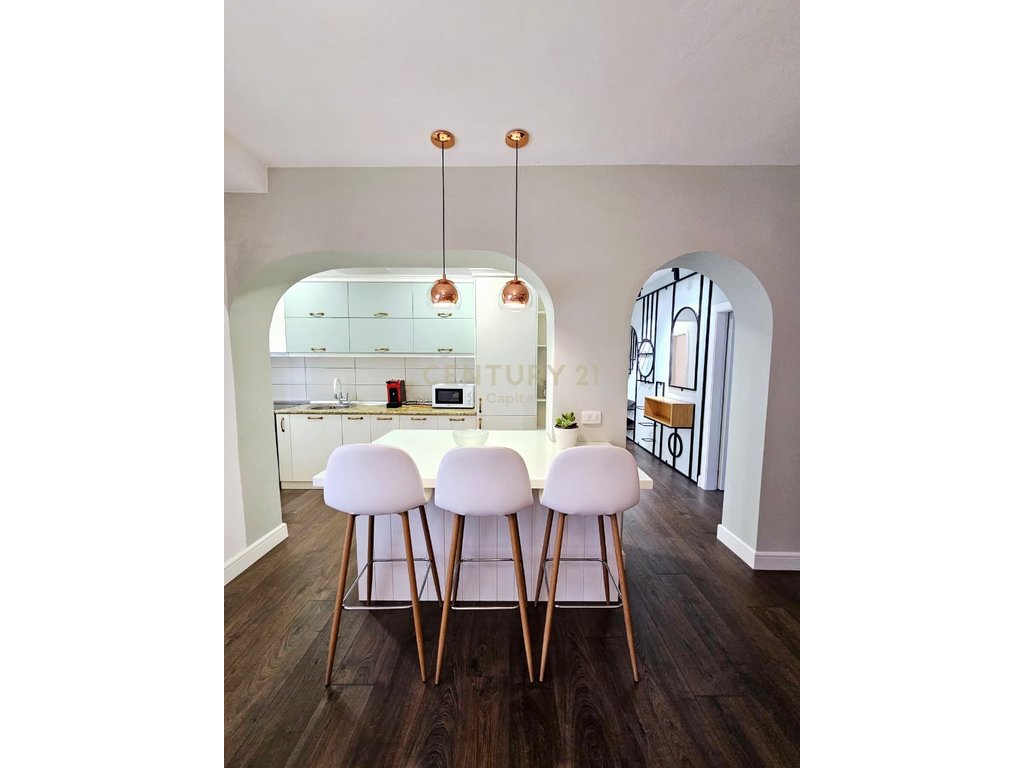 Apartament te Sheshi Skenderbej per shitje!