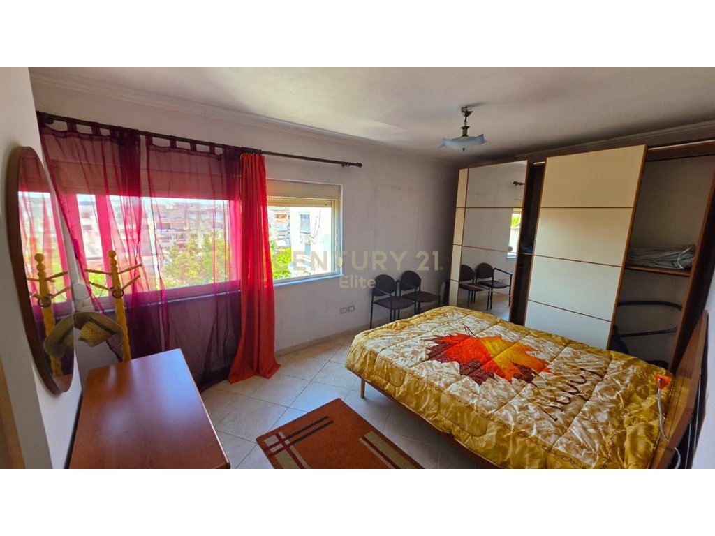 Jepet me qira apartament 2+1 ne Xhamllik!