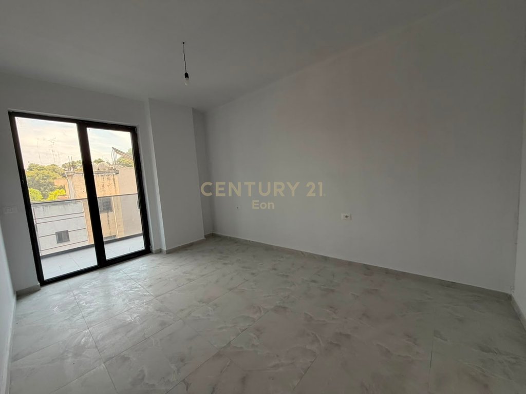 SHITET APARTAMENT 1+1 MALI I ROBIT !