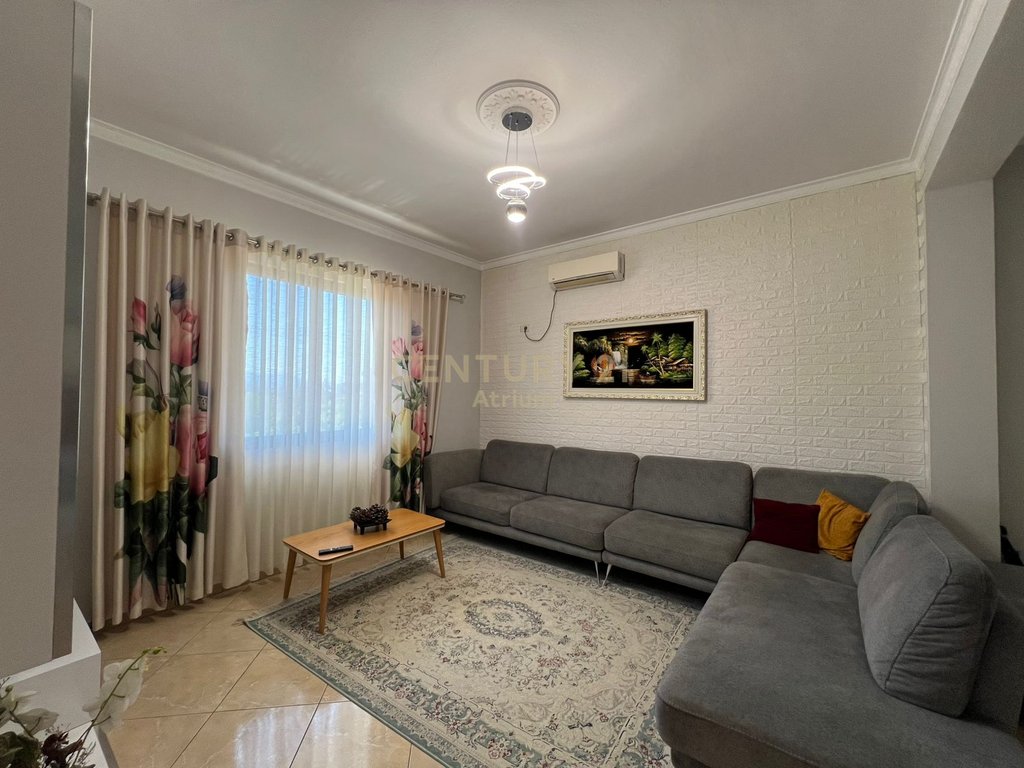 SHITET SHTËPI PRIVATE 2-KATËSHE – HAPËSIRË, KOMODITET DHE PRIVATËSI NË NJË ZONË TË QETË NE PERIFERI TE TIRANES, BABRRU!