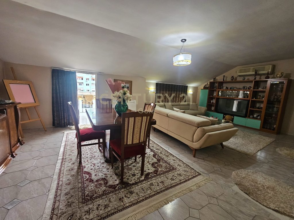 APARTAMENT PER SHITJE 2+1 TEK SHKOLLA DESHMORET E LIRISE !