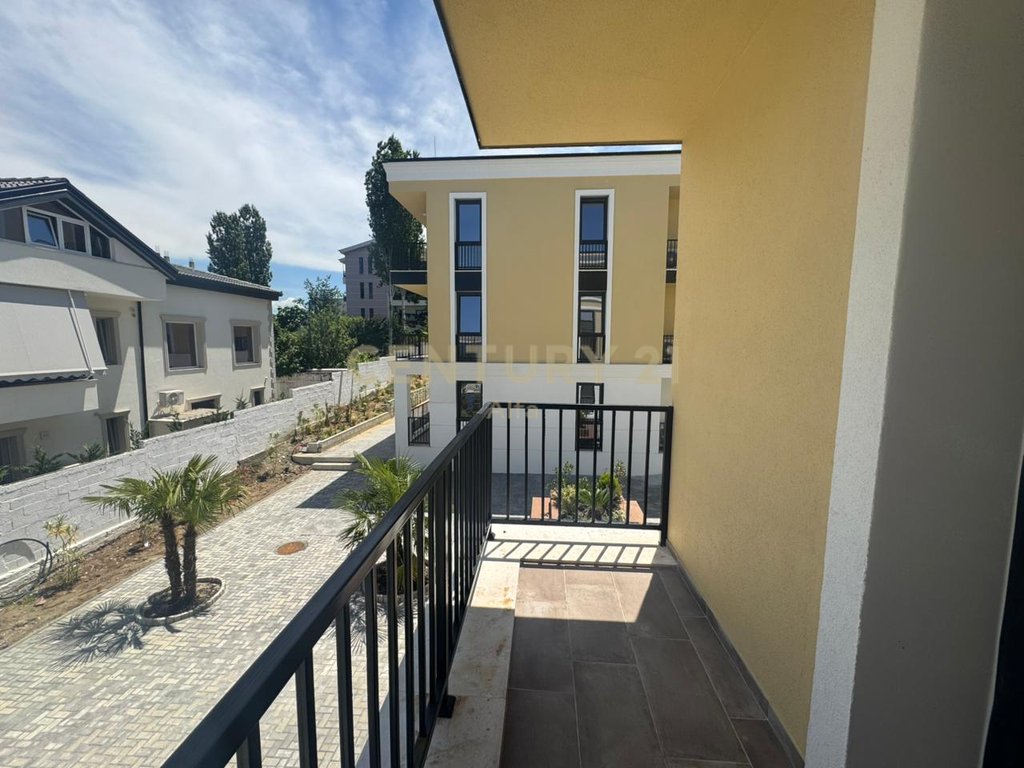 Shesim  apartament 1+1,ne Sauk te Vjeter tek “Porta e re”!