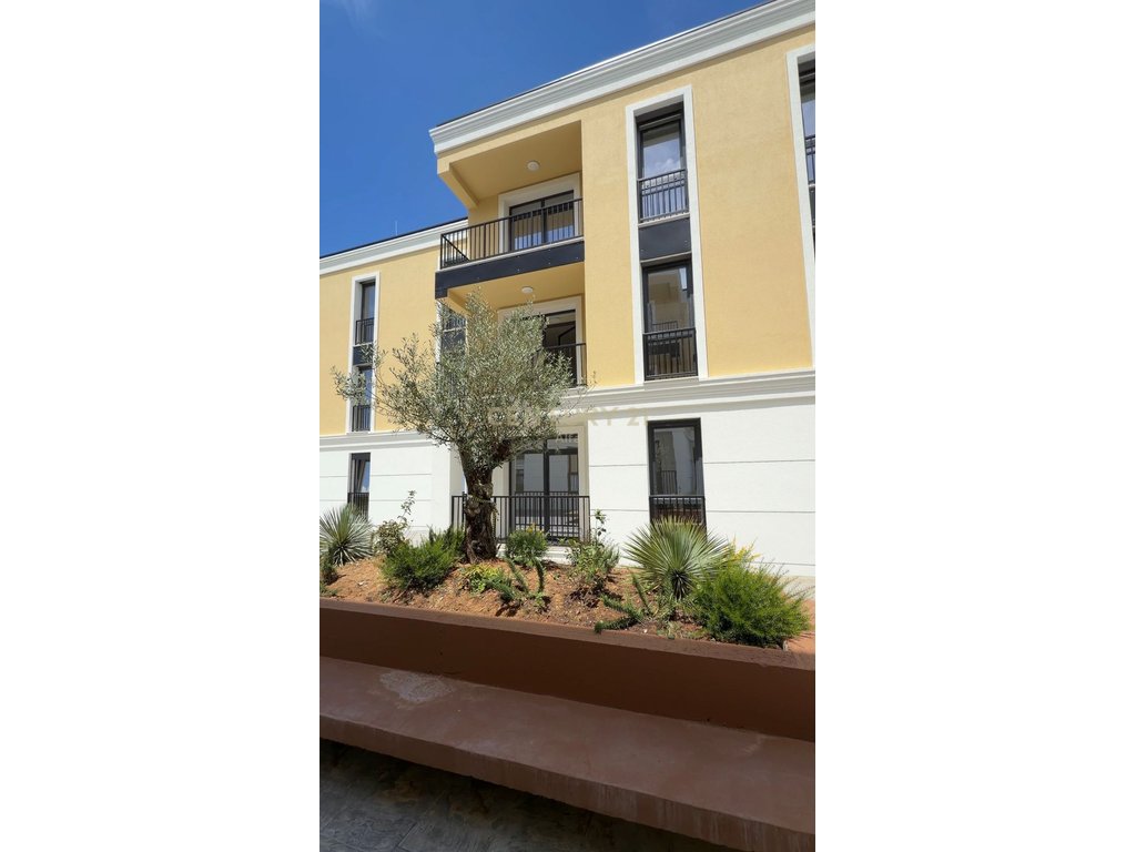 Shesim  apartament 1+1,ne Sauk te Vjeter tek “Porta e re”!