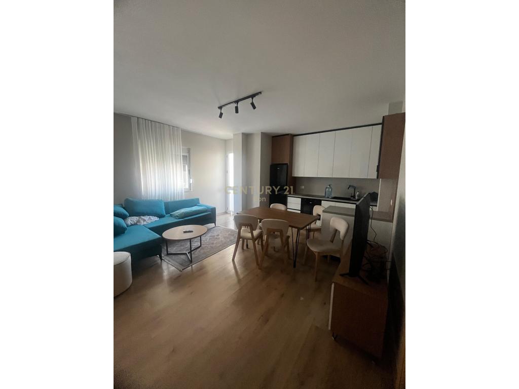 Apartament 2+1 Me Qira në Qender te Durrësit !