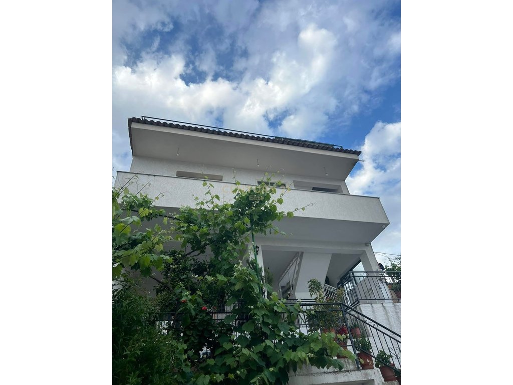 Apartament 2+1 Me Qira pranë Gjimnazit "Abdulla Keta", në Shkozë, Tiranë - 400€ | 112.9 m²