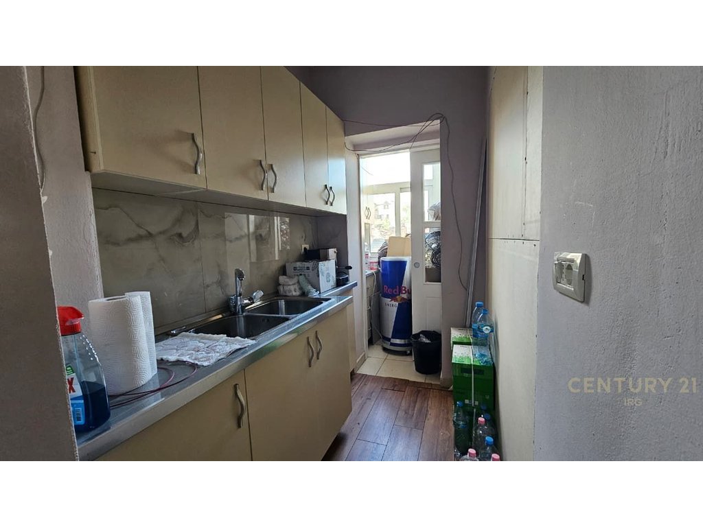 Jepet me qira ambient për zyra pranë Komunës së Parisit