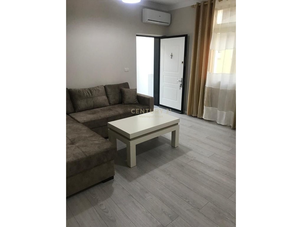 Jepet me qera apartament 1+1 dhe 1 post parkimi mbi kompleksin Grand tek Tregu Elektrik