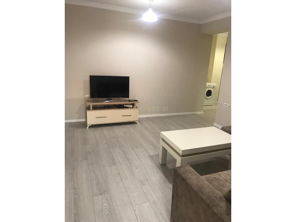 Jepet me qera apartament 1+1 dhe 1 post parkimi mbi kompleksin Grand tek Tregu Elektrik
