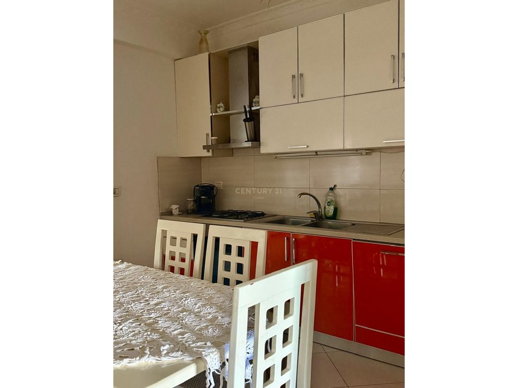 SHITET APARTAMENT ME VERANDË + POST PARKIMI 38m² – LAGJJA 24 MAJ, VLORE