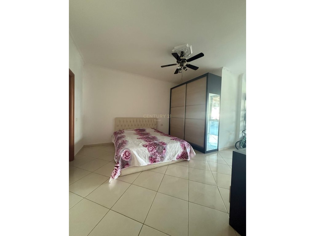 SHITET APARTAMENT ME VERANDË + POST PARKIMI 38m² – LAGJJA 24 MAJ, VLORE
