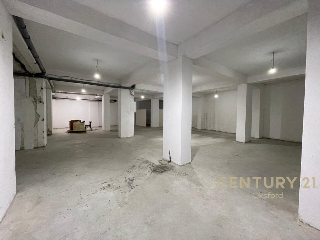 OKAZION, SHITET 414M2 SIPERFAQE PARKIMI NE FRESK