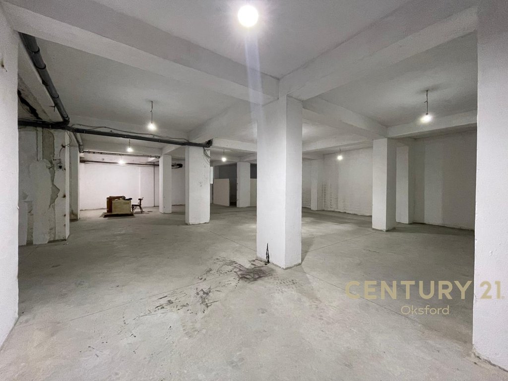 OKAZION, SHITET 414M2 SIPERFAQE PARKIMI NE FRESK