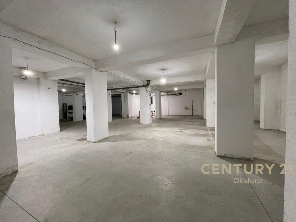 OKAZION, SHITET 414M2 SIPERFAQE PARKIMI NE FRESK