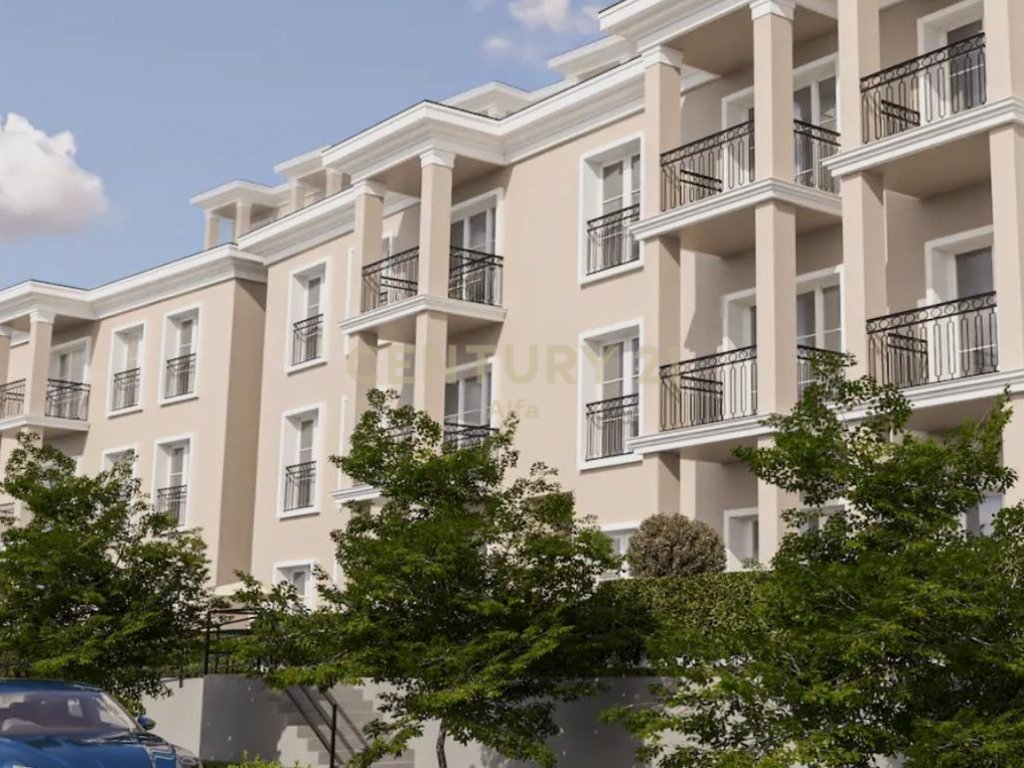 Shitet apartament 3+1+2 tek Rolling Hills Liqeni-Farke!