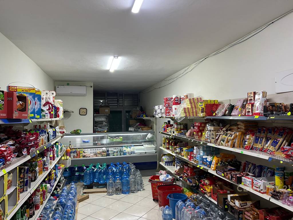Ambjent komercial per shitje tek Komuna e Parisit