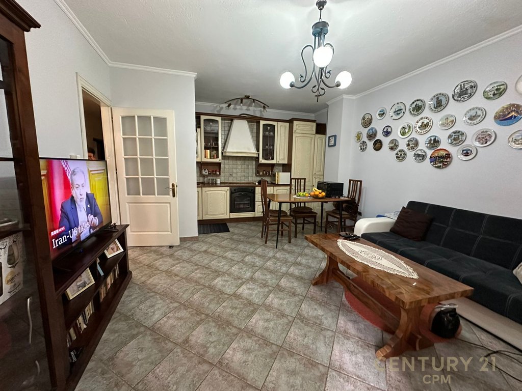 Apartament 2+1 Per Qira Tek Rruga E Kavajes!