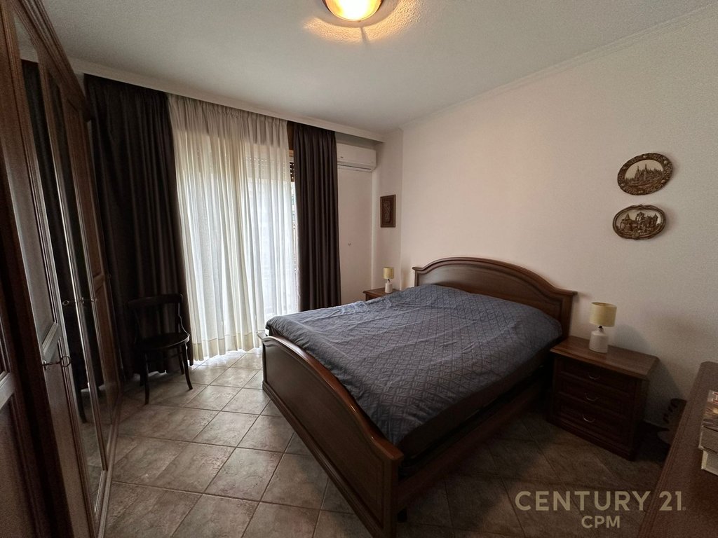 Apartament 2+1 Per Qira Tek Rruga E Kavajes!