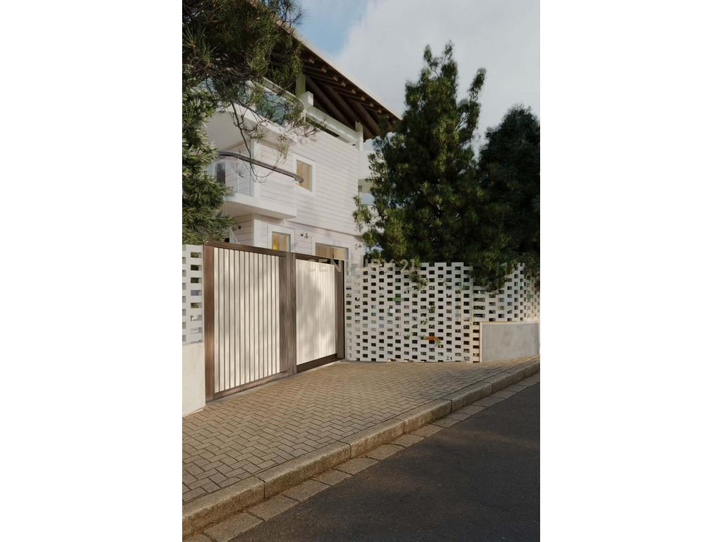🏡 Shitet Vilë në vijë të parë me detin – Qerret
