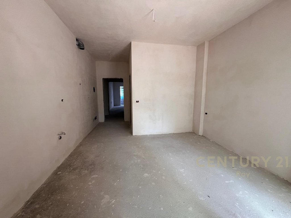 Studio + Post Parkimi Për Shitje në Mali i Robit, Durrës !