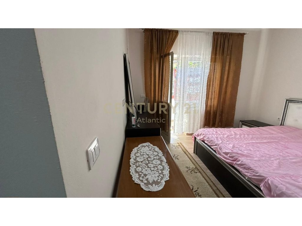 JEPET APARTAMENT 2+1 ME QERA PRANE STADIUMI NE DURRES!