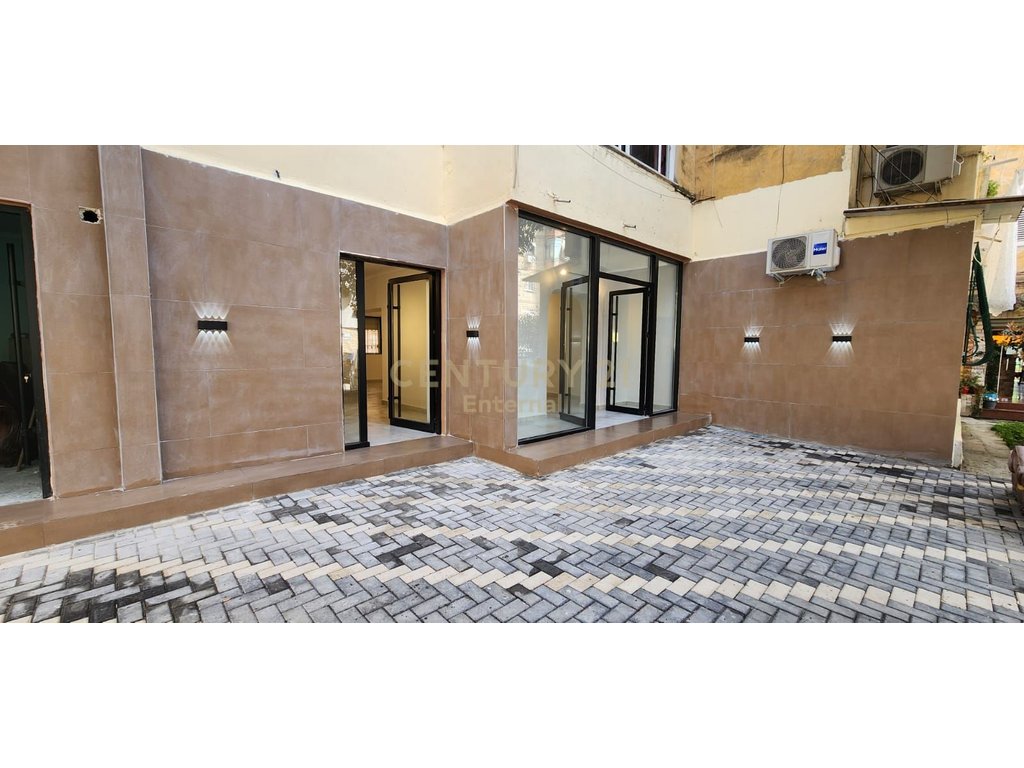 Xhamllik - Jepet dyqan kati 0 me qera 70m2