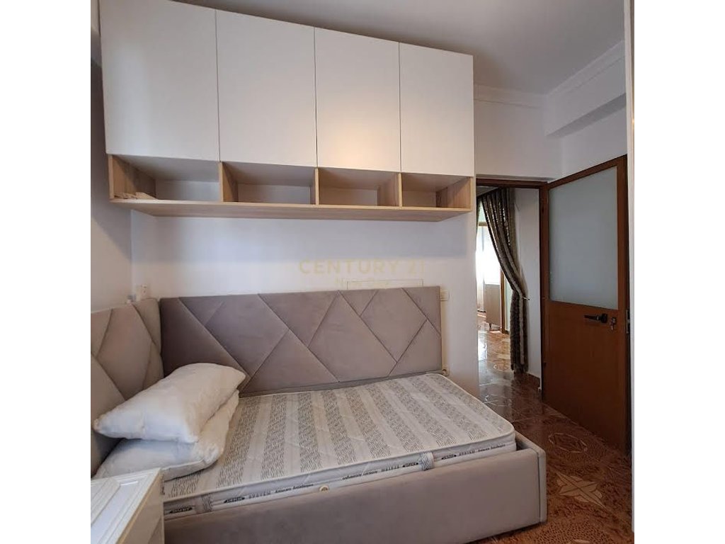 Jepet me qira apartament 3+1, kati 2 nje vile