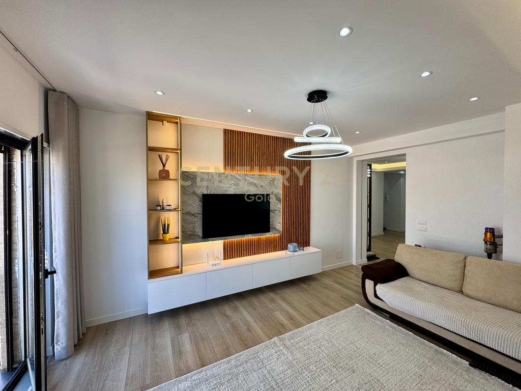 Jepet me qira Super Apartament 2+1+2 me post parkimi tek Rezidenca Kodra e Diellit 2