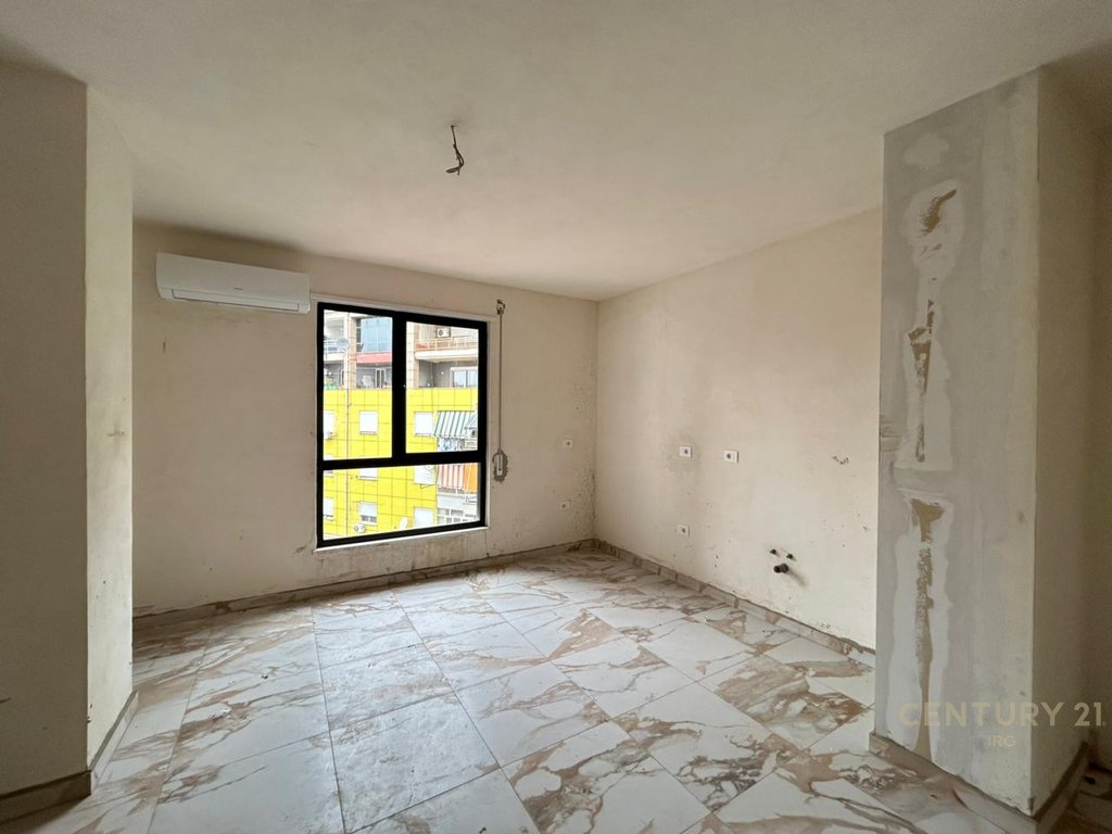 APARTAMENT BOSH PËR ZYRA ME QERA.