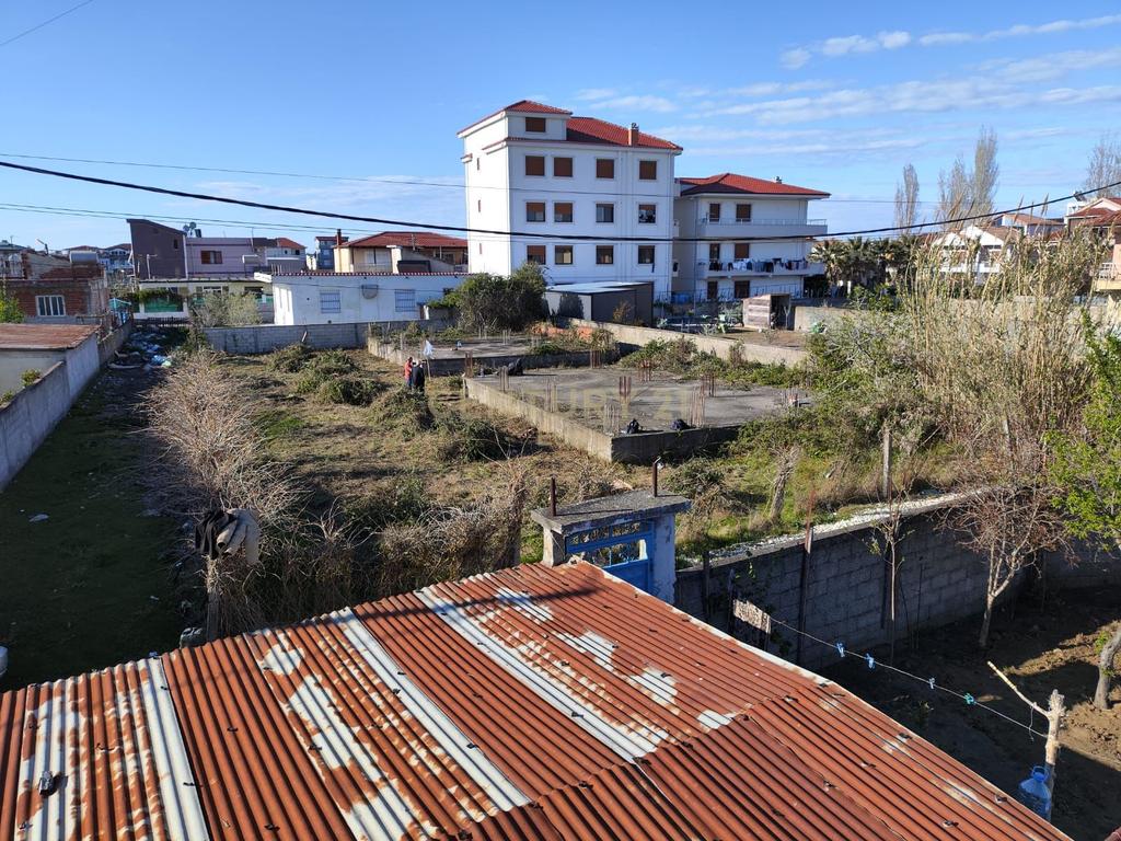 Tokë Truall 793 m² në Shkozet