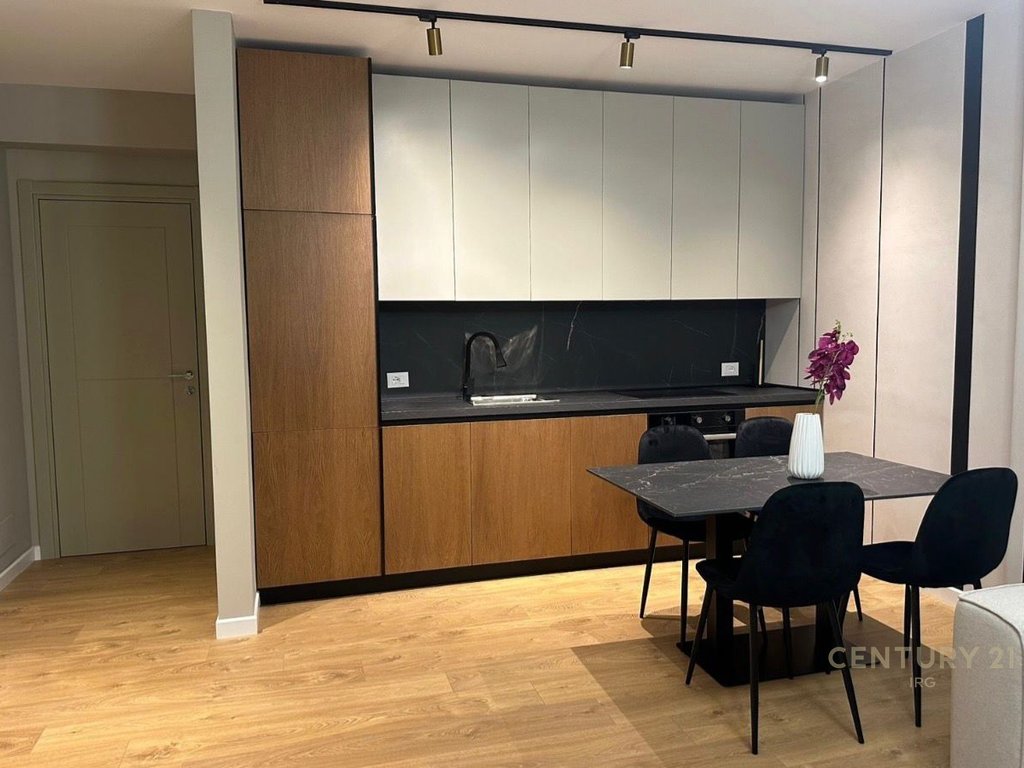 Shitet apartament modern 1+1 ne zonen e plazhit, Durres!