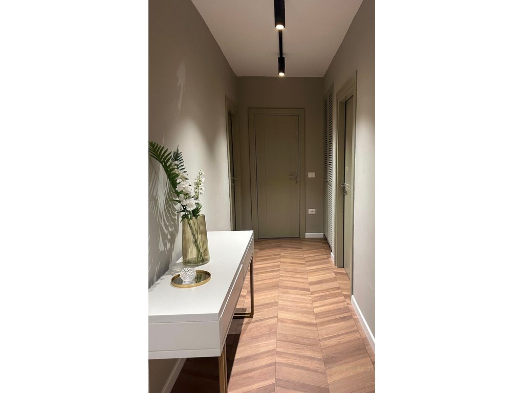 Shitet apartament modern 1+1 ne zonen e plazhit, Durres!