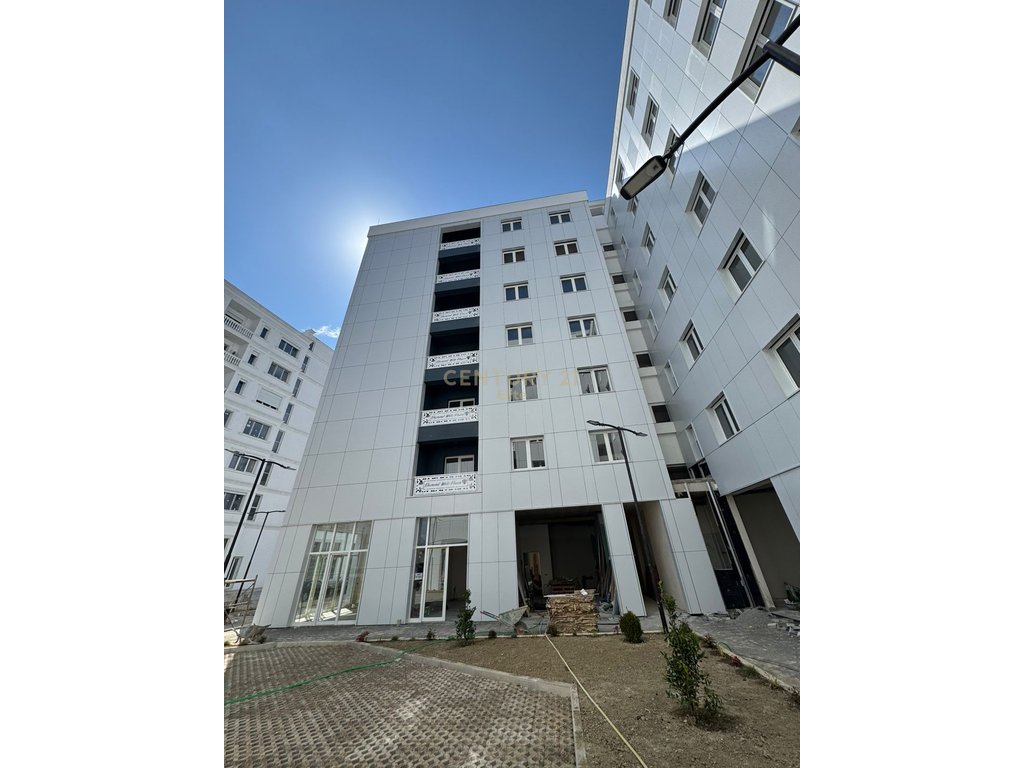 Shitet Apartament 2+1+2+Verandë në Kompleksin White Power, Kamez Qendër, Tiranë
