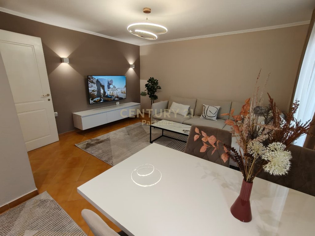 SHITET APARTAMENT 1+1 – RRUGA DIBRES, TIRANË