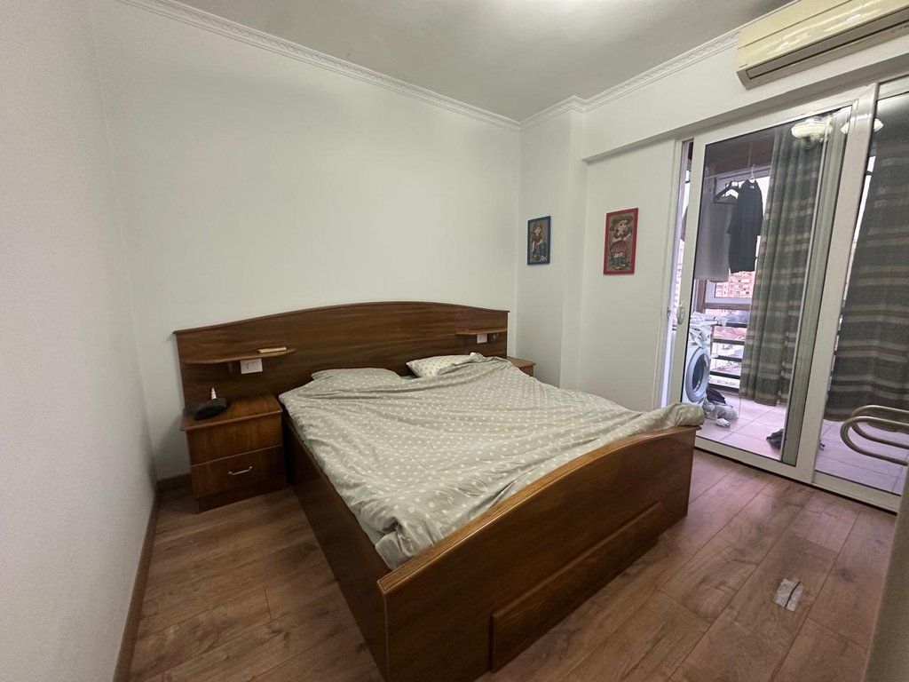Globe, Japim me qira apartament 2+1
