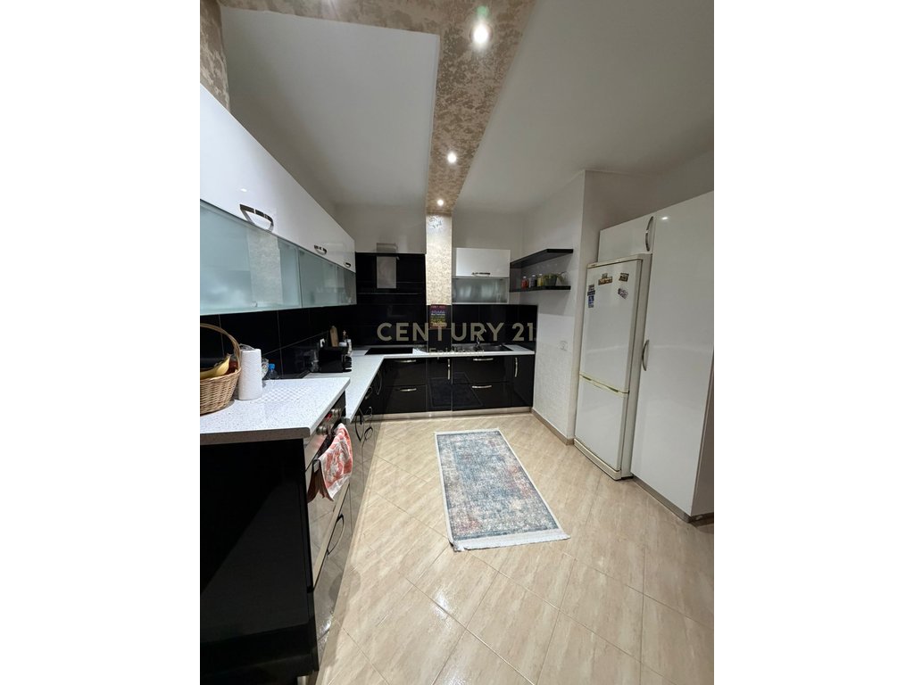 Shitet apartament 3+1+2 – Fresk, Pamje Panoramike e Tiranës