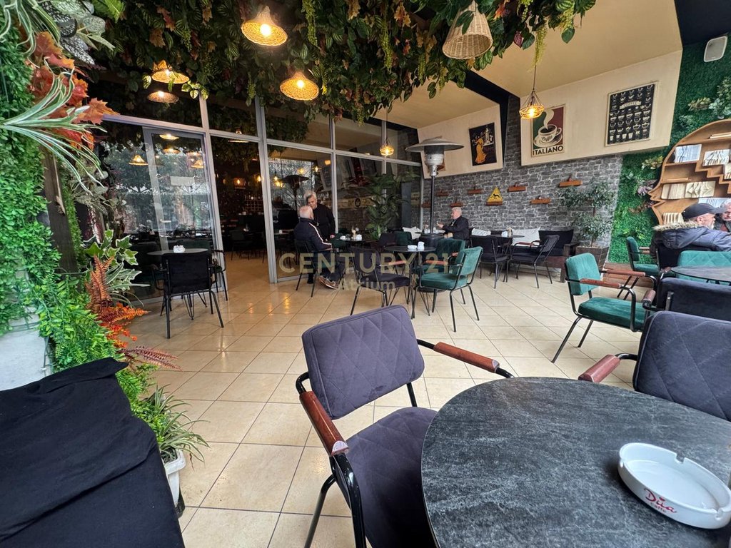Shitet Ambjent Komercial prane Restorant Freskut Tiranë - 266,000€ | 116.4m²