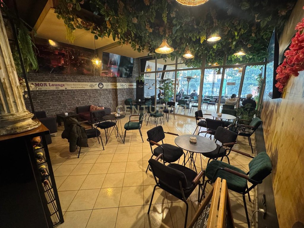 Shitet Ambjent Komercial prane Restorant Freskut Tiranë - 266,000€ | 116.4m²
