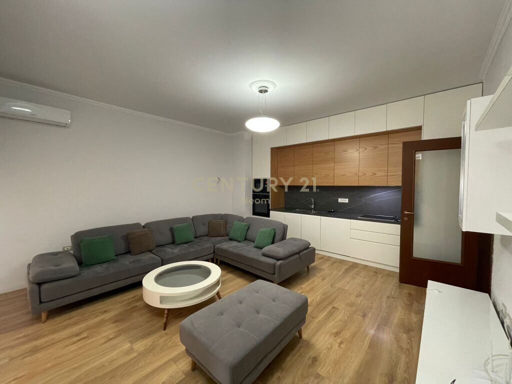 Jepet me Qira Apartament 2+1 te Liqeni i Thate!