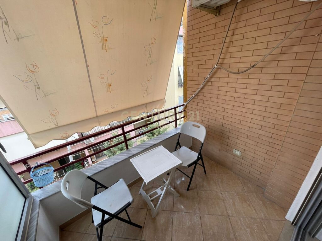 Jepet me Qira Apartament 2+1 te Liqeni i Thate!